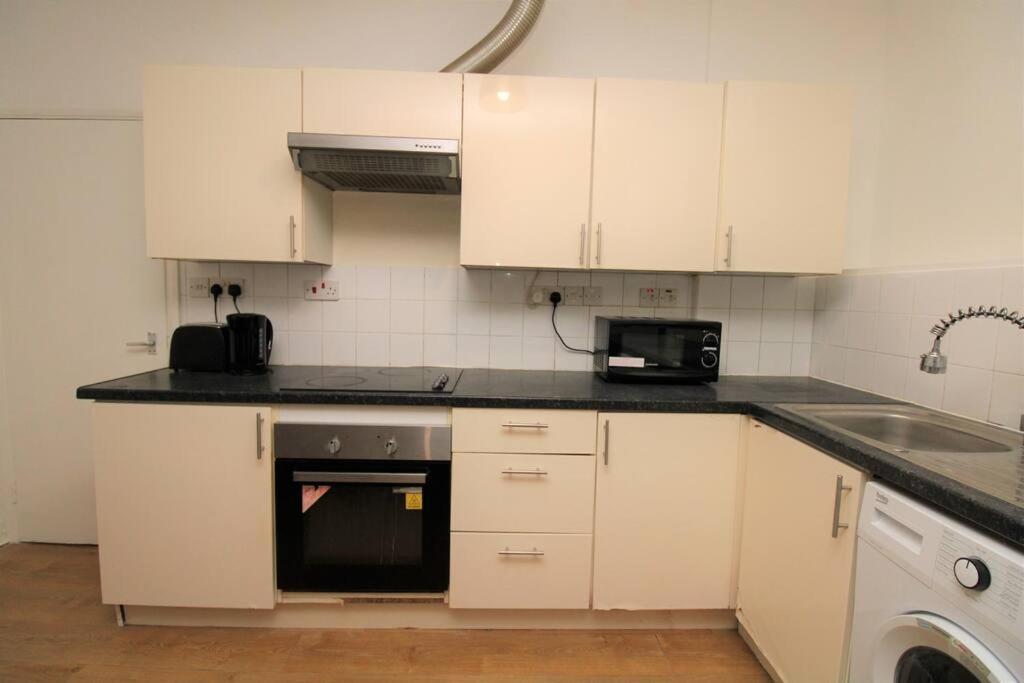Апартаменты Ideal 2 Bed Flat Close To City Лондон Экстерьер фото