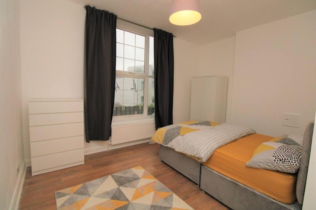 Апартаменты Ideal 2 Bed Flat Close To City Лондон Экстерьер фото